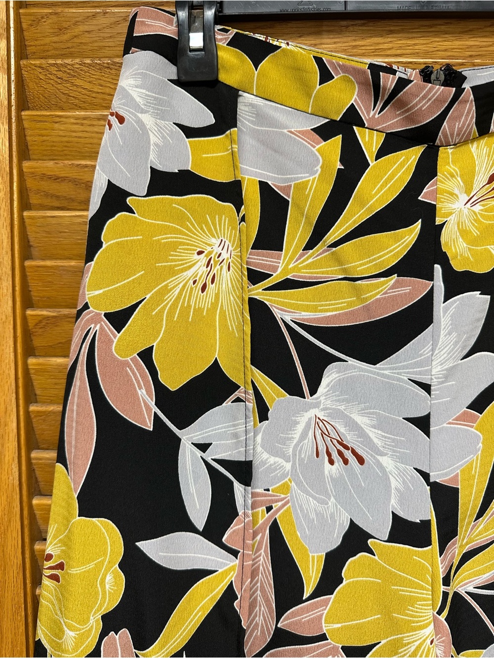 Lulu's Wrap pants with Yellow, White & Blush Floral Print - Picture 3 of 6